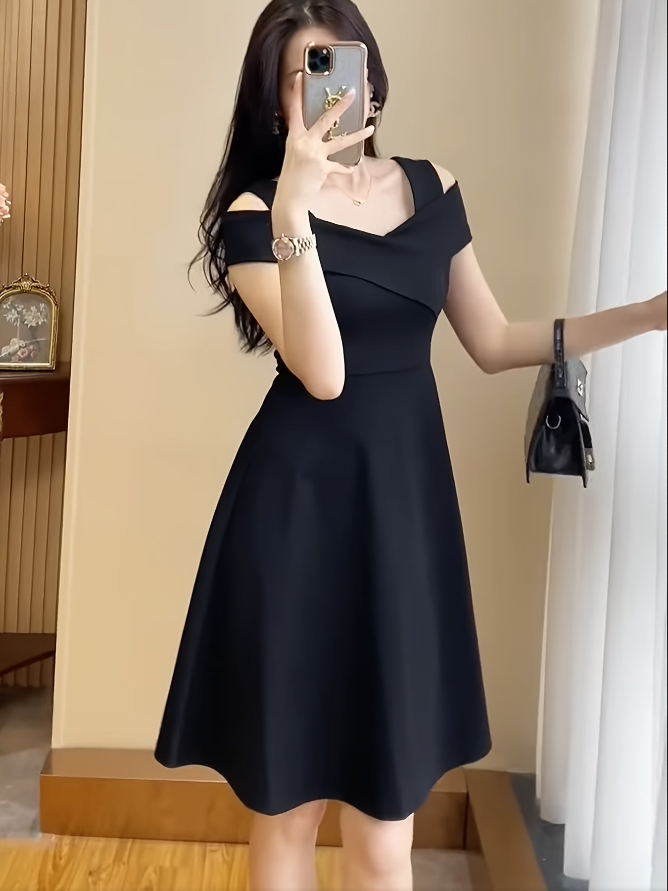 Damska Sukienka Plus Size z Odsłoniętymi Ramionami i Krzyżującymi się Ramiączkami