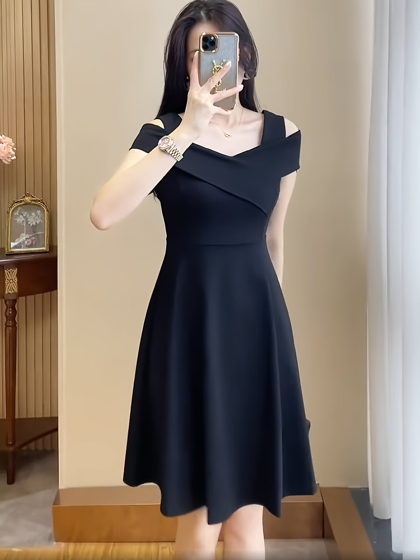 Damska Sukienka Plus Size z Odsłoniętymi Ramionami i Krzyżującymi się Ramiączkami