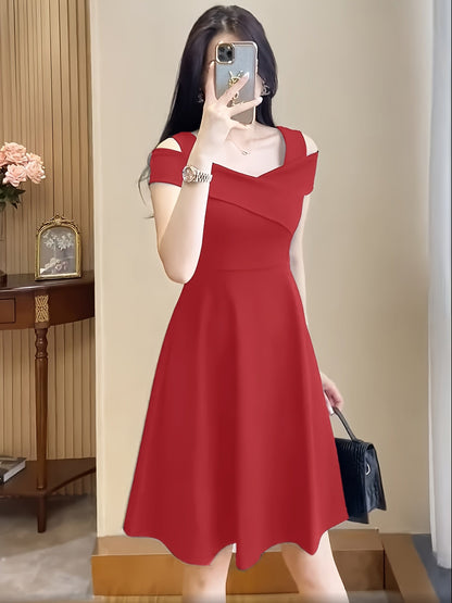 Damska Sukienka Plus Size z Odsłoniętymi Ramionami i Krzyżującymi się Ramiączkami
